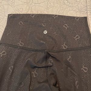 Lulu lemon embossed black align 25” leggings size 6
